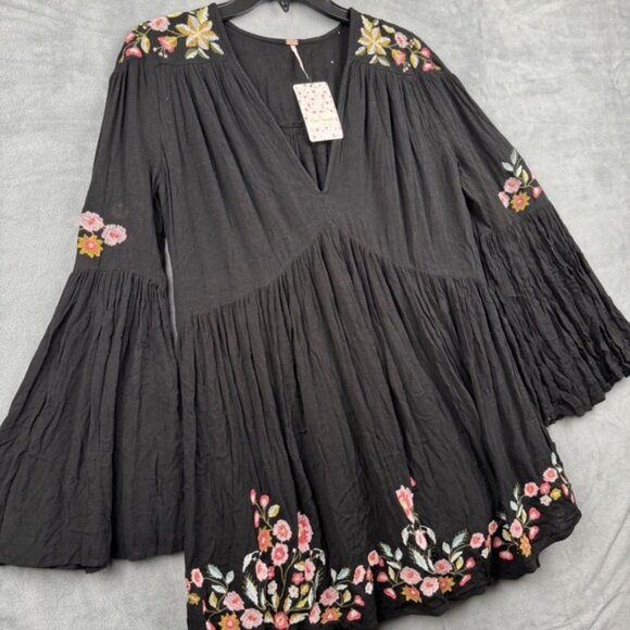 Free People Te Amo Mini Dress XS Embroidered Floral Boho Bell Sleeve Black - Picture 2 of 9